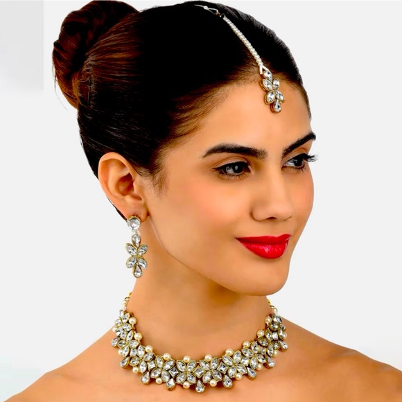 New unboxed jewellery set.. - Picture 1 of 3